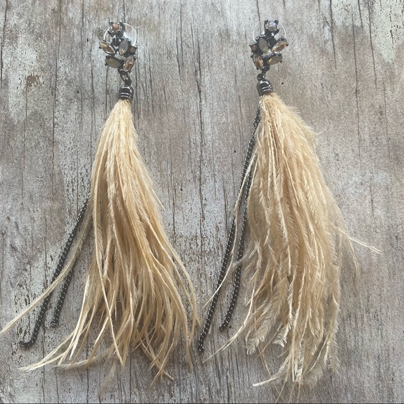 🪶 FP Ivory Feather Boho Earrings🪶 - Picture 4 of 6